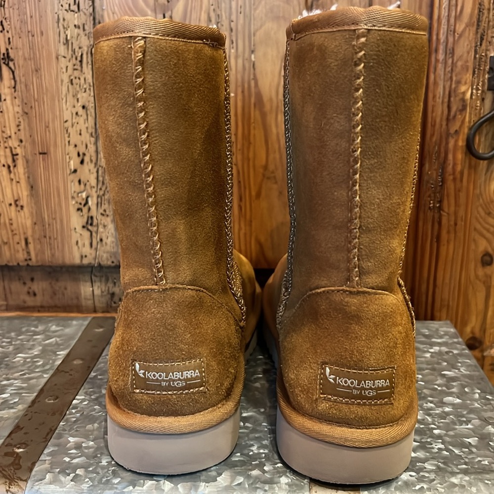UGG KOOLABURRA Suede Short Tan Chestnut Lines Boots 1017090 - Picture 3 of 6